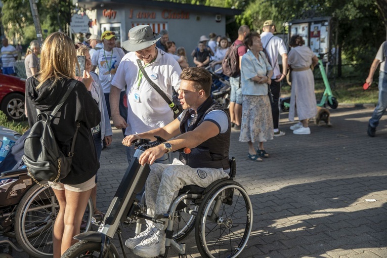 300 pielgrzymów na wózkach i ich opiekunów. 31. Pielgrzymka Osób Niepełnosprawnych