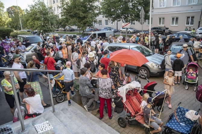 300 pielgrzymów na wózkach i ich opiekunów. 31. Pielgrzymka Osób Niepełnosprawnych