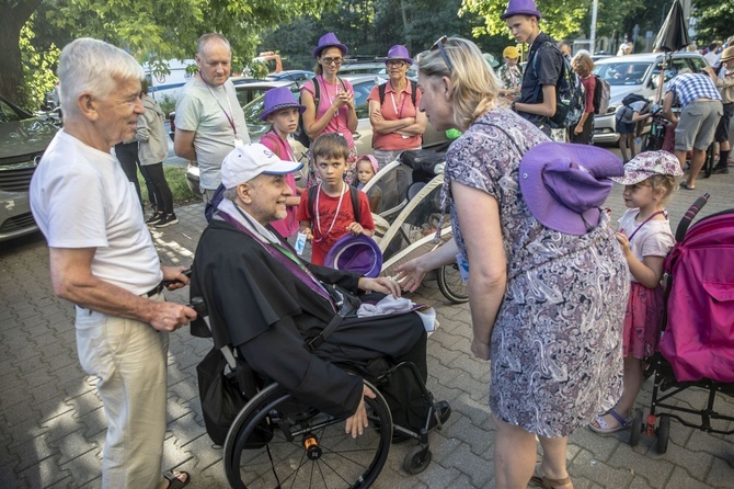 300 pielgrzymów na wózkach i ich opiekunów. 31. Pielgrzymka Osób Niepełnosprawnych