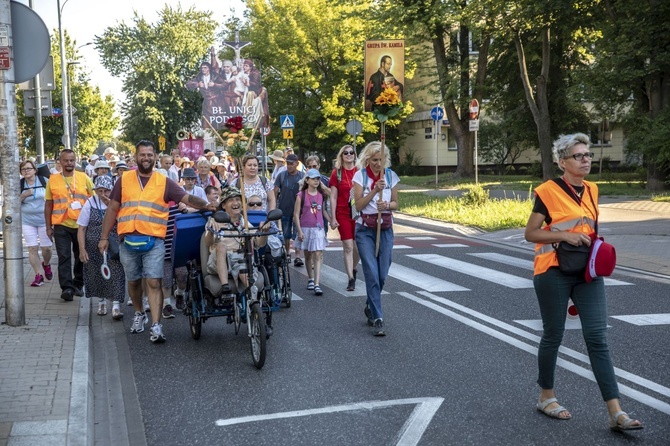 300 pielgrzymów na wózkach i ich opiekunów. 31. Pielgrzymka Osób Niepełnosprawnych