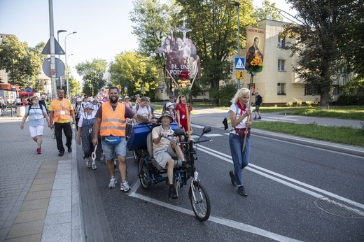 300 pielgrzymów na wózkach i ich opiekunów. 31. Pielgrzymka Osób Niepełnosprawnych