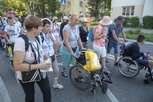 300 pielgrzymów na wózkach i ich opiekunów. 31. Pielgrzymka Osób Niepełnosprawnych