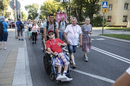 300 pielgrzymów na wózkach i ich opiekunów. 31. Pielgrzymka Osób Niepełnosprawnych