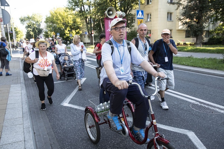 300 pielgrzymów na wózkach i ich opiekunów. 31. Pielgrzymka Osób Niepełnosprawnych