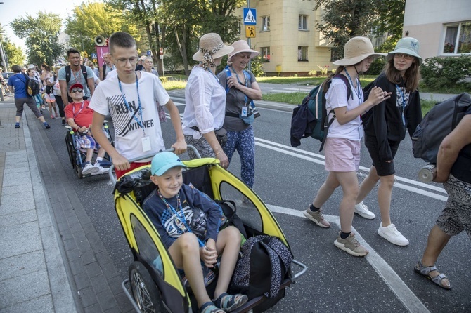 300 pielgrzymów na wózkach i ich opiekunów. 31. Pielgrzymka Osób Niepełnosprawnych