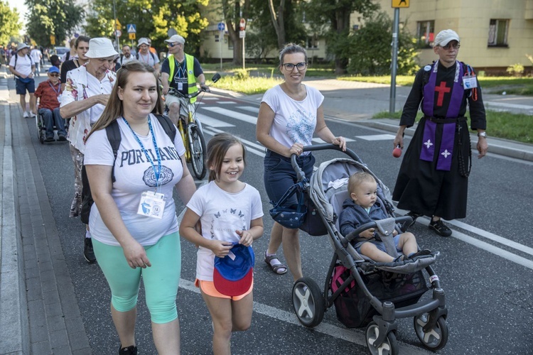 300 pielgrzymów na wózkach i ich opiekunów. 31. Pielgrzymka Osób Niepełnosprawnych