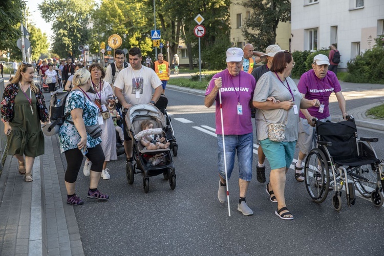 300 pielgrzymów na wózkach i ich opiekunów. 31. Pielgrzymka Osób Niepełnosprawnych