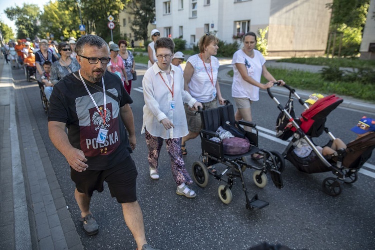 300 pielgrzymów na wózkach i ich opiekunów. 31. Pielgrzymka Osób Niepełnosprawnych