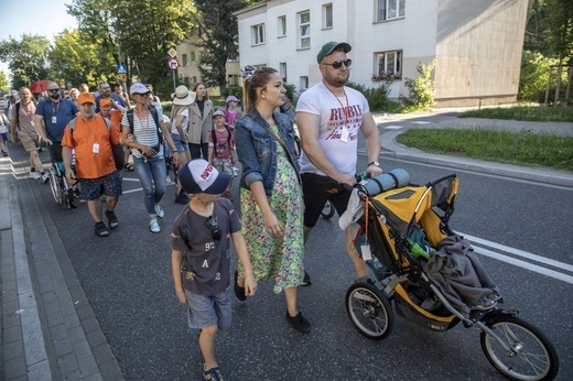 300 pielgrzymów na wózkach i ich opiekunów. 31. Pielgrzymka Osób Niepełnosprawnych