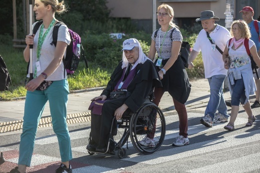 300 pielgrzymów na wózkach i ich opiekunów. 31. Pielgrzymka Osób Niepełnosprawnych