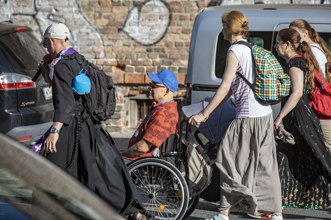 300 pielgrzymów na wózkach i ich opiekunów. 31. Pielgrzymka Osób Niepełnosprawnych