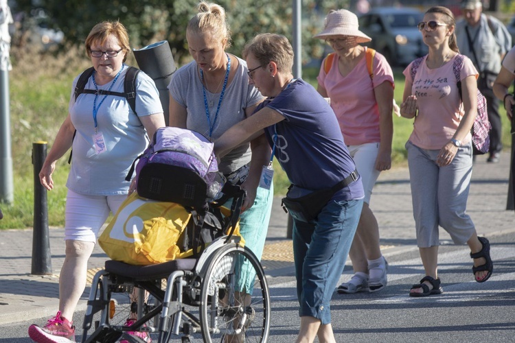 300 pielgrzymów na wózkach i ich opiekunów. 31. Pielgrzymka Osób Niepełnosprawnych