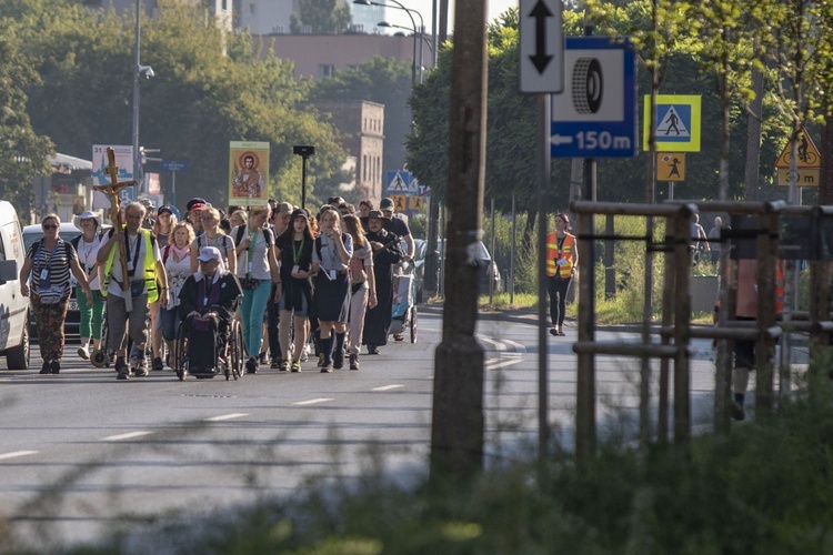 300 pielgrzymów na wózkach i ich opiekunów. 31. Pielgrzymka Osób Niepełnosprawnych