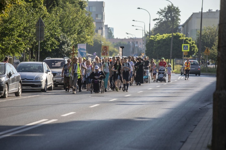 300 pielgrzymów na wózkach i ich opiekunów. 31. Pielgrzymka Osób Niepełnosprawnych