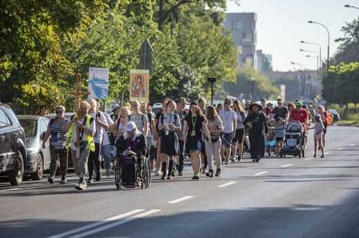 300 pielgrzymów na wózkach i ich opiekunów. 31. Pielgrzymka Osób Niepełnosprawnych