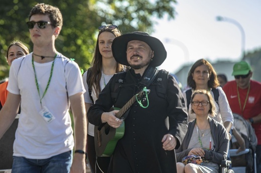 300 pielgrzymów na wózkach i ich opiekunów. 31. Pielgrzymka Osób Niepełnosprawnych