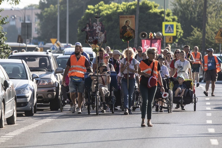 300 pielgrzymów na wózkach i ich opiekunów. 31. Pielgrzymka Osób Niepełnosprawnych