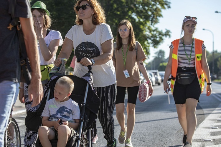 300 pielgrzymów na wózkach i ich opiekunów. 31. Pielgrzymka Osób Niepełnosprawnych