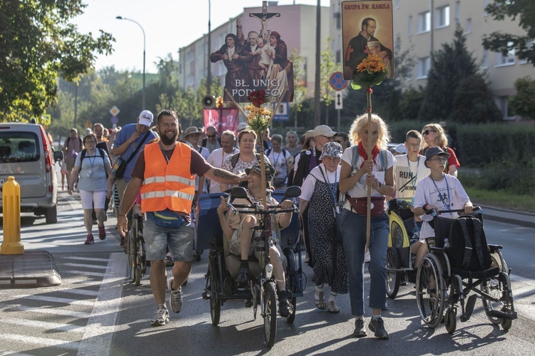 300 pielgrzymów na wózkach i ich opiekunów. 31. Pielgrzymka Osób Niepełnosprawnych