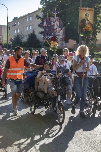 300 pielgrzymów na wózkach i ich opiekunów. 31. Pielgrzymka Osób Niepełnosprawnych