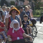 300 pielgrzymów na wózkach i ich opiekunów. 31. Pielgrzymka Osób Niepełnosprawnych