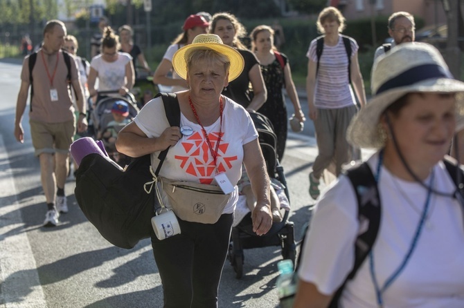 300 pielgrzymów na wózkach i ich opiekunów. 31. Pielgrzymka Osób Niepełnosprawnych