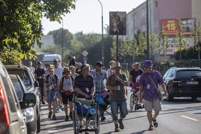 300 pielgrzymów na wózkach i ich opiekunów. 31. Pielgrzymka Osób Niepełnosprawnych
