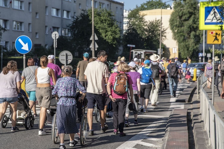 300 pielgrzymów na wózkach i ich opiekunów. 31. Pielgrzymka Osób Niepełnosprawnych