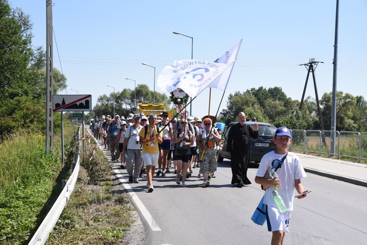 W 45. PPR idzie około 600 pątników.