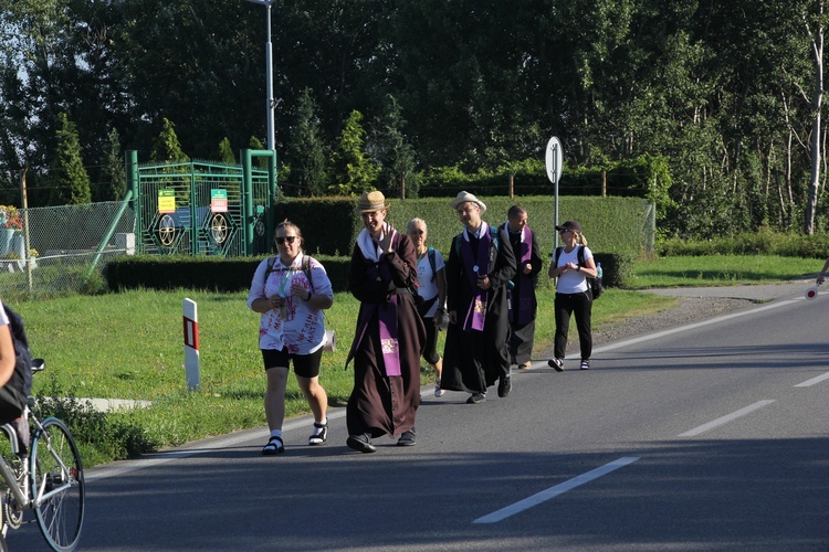 Fotorelacja z pielgrzymki - Dzień 2 - Kolumna stalowowolska