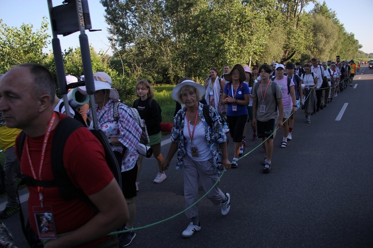 Fotorelacja z pielgrzymki - Dzień 2 - Kolumna stalowowolska