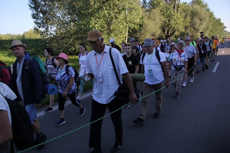 Fotorelacja z pielgrzymki - Dzień 2 - Kolumna stalowowolska