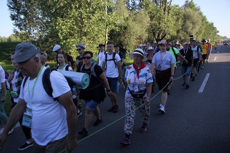 Fotorelacja z pielgrzymki - Dzień 2 - Kolumna stalowowolska