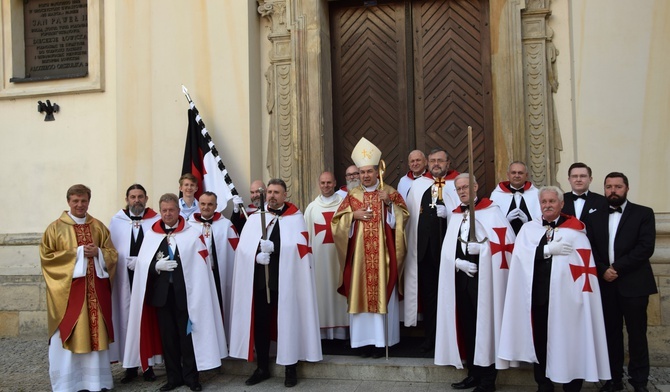 Grupa templariuszy przybyła do Łowicza, by uczcić ważną dla nich rocznicę.