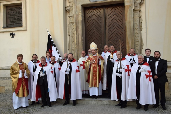 Grupa templariuszy przybyła do Łowicza, by uczcić ważną dla nich rocznicę.