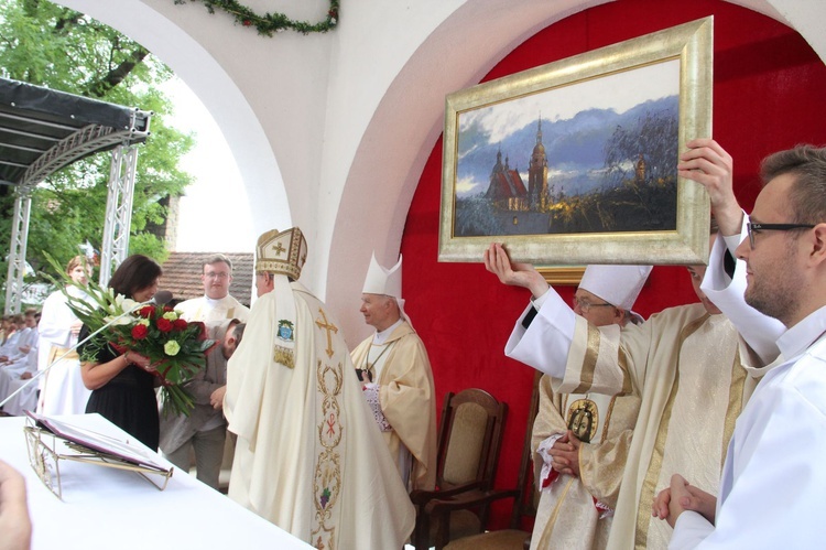 Nowy Sącz. Poświęcenie przemienionej bazyliki