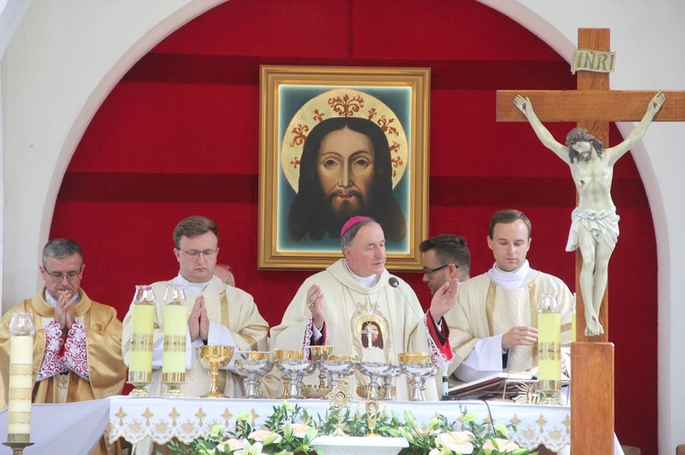 Nowy Sącz. Poświęcenie przemienionej bazyliki