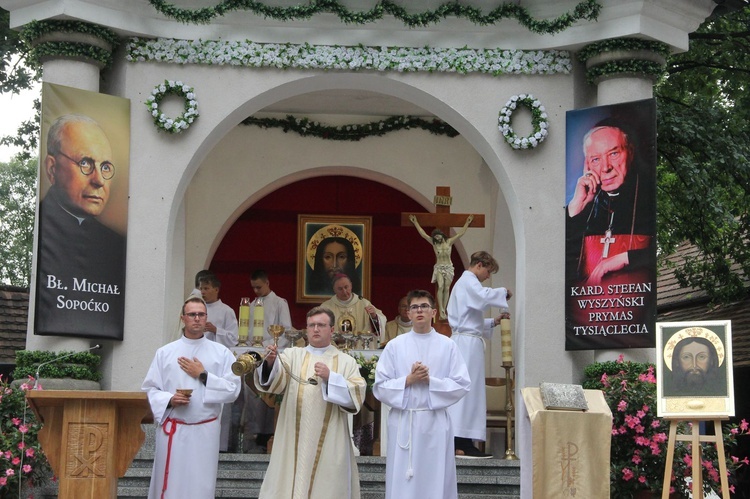 Nowy Sącz. Poświęcenie przemienionej bazyliki