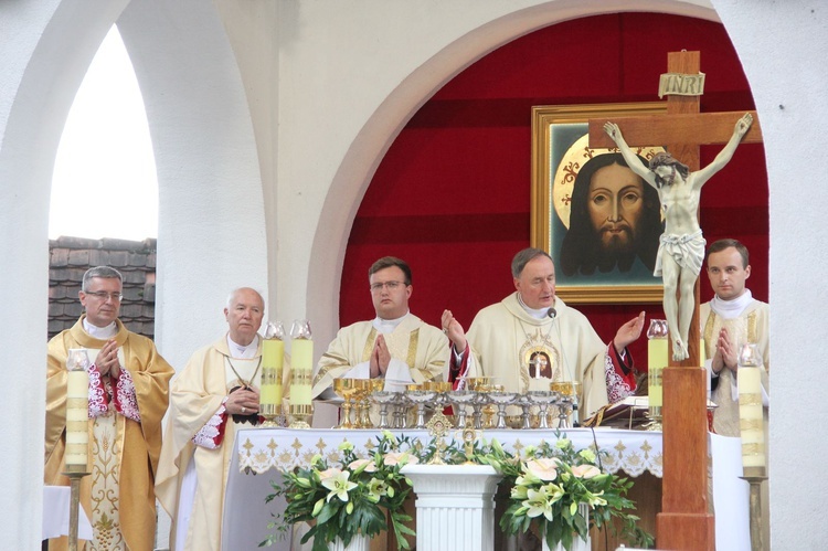 Nowy Sącz. Poświęcenie przemienionej bazyliki