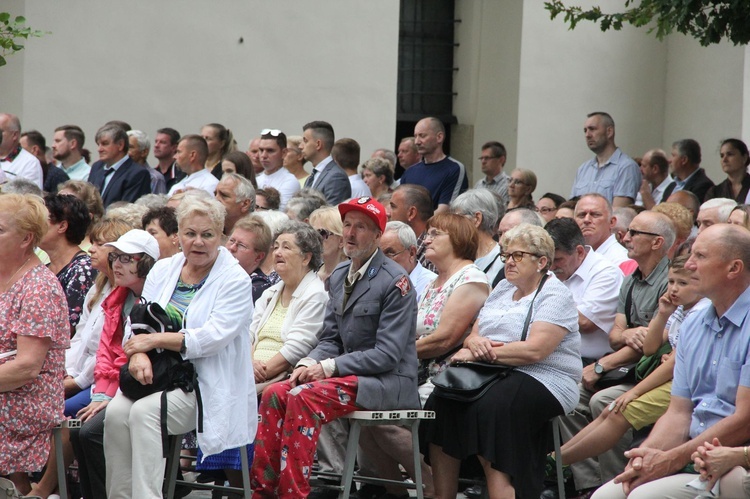 Nowy Sącz. Poświęcenie przemienionej bazyliki