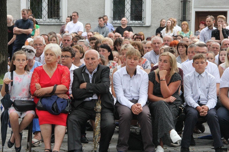 Nowy Sącz. Poświęcenie przemienionej bazyliki