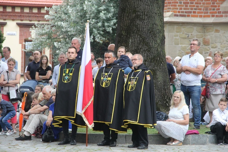 Nowy Sącz. Poświęcenie przemienionej bazyliki