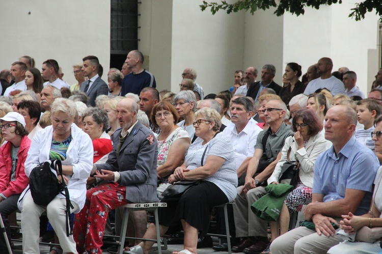 Nowy Sącz. Poświęcenie przemienionej bazyliki