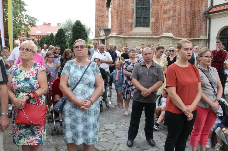 Nowy Sącz. Poświęcenie przemienionej bazyliki