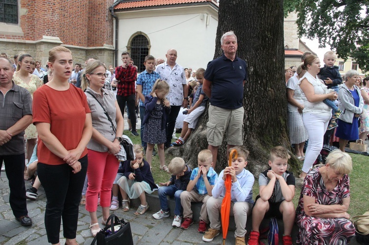 Nowy Sącz. Poświęcenie przemienionej bazyliki