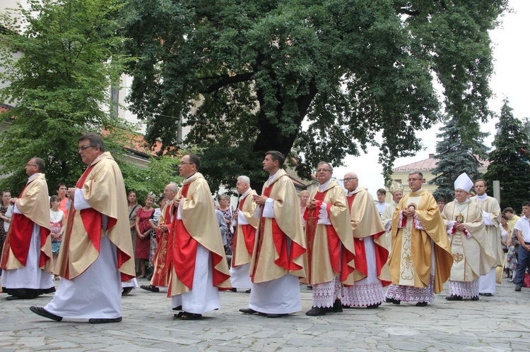 Nowy Sącz. Poświęcenie przemienionej bazyliki