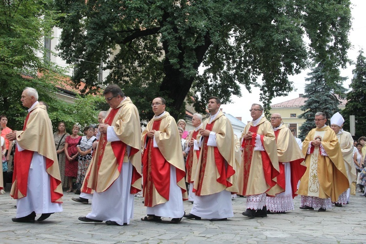 Nowy Sącz. Poświęcenie przemienionej bazyliki