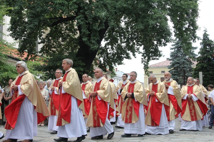 Nowy Sącz. Poświęcenie przemienionej bazyliki