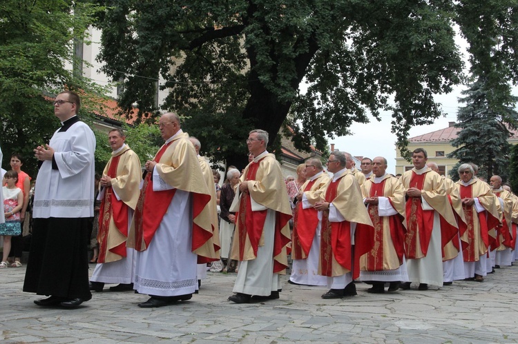 Nowy Sącz. Poświęcenie przemienionej bazyliki