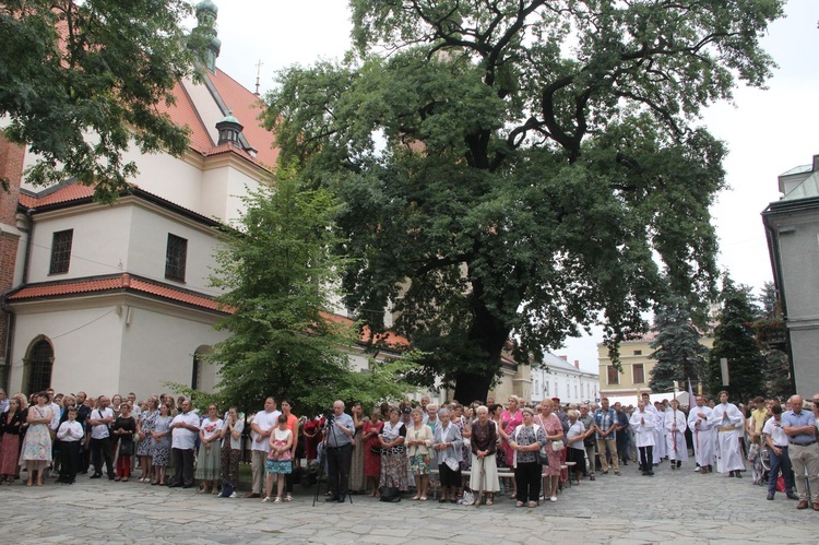 Nowy Sącz. Poświęcenie przemienionej bazyliki